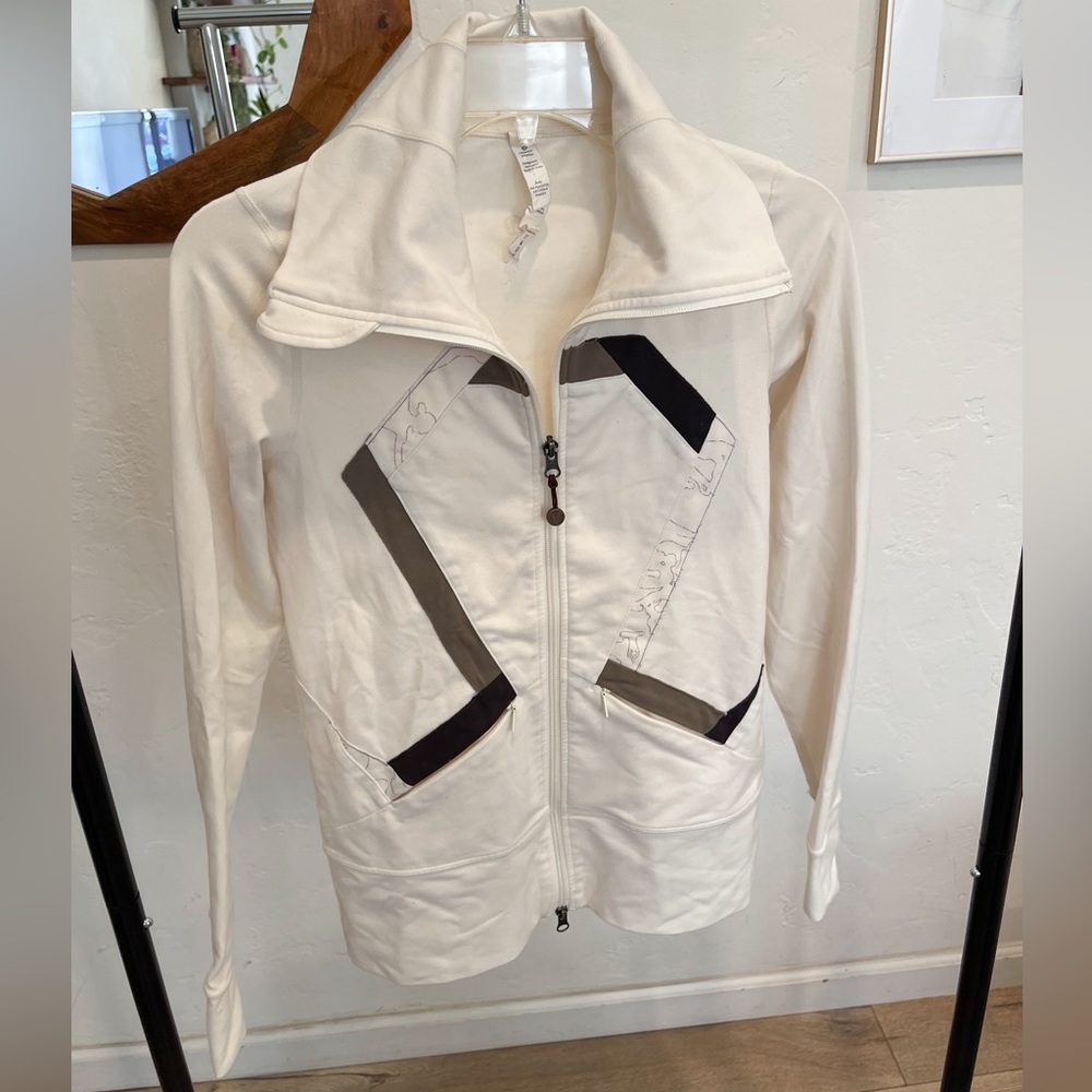 Lululemon cream stride jacket size 4 - Picture 9 of 15